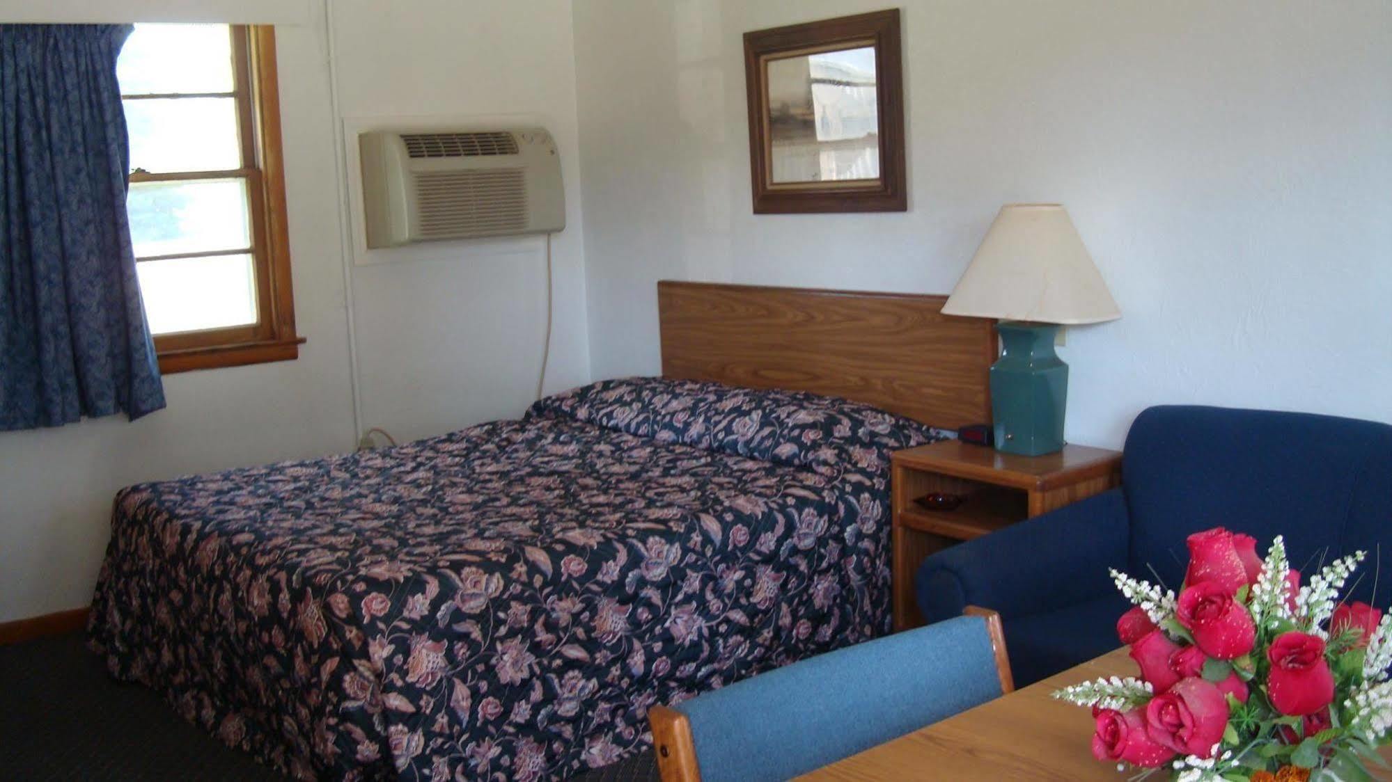 Parkview Motel أويلوين المظهر الخارجي الصورة