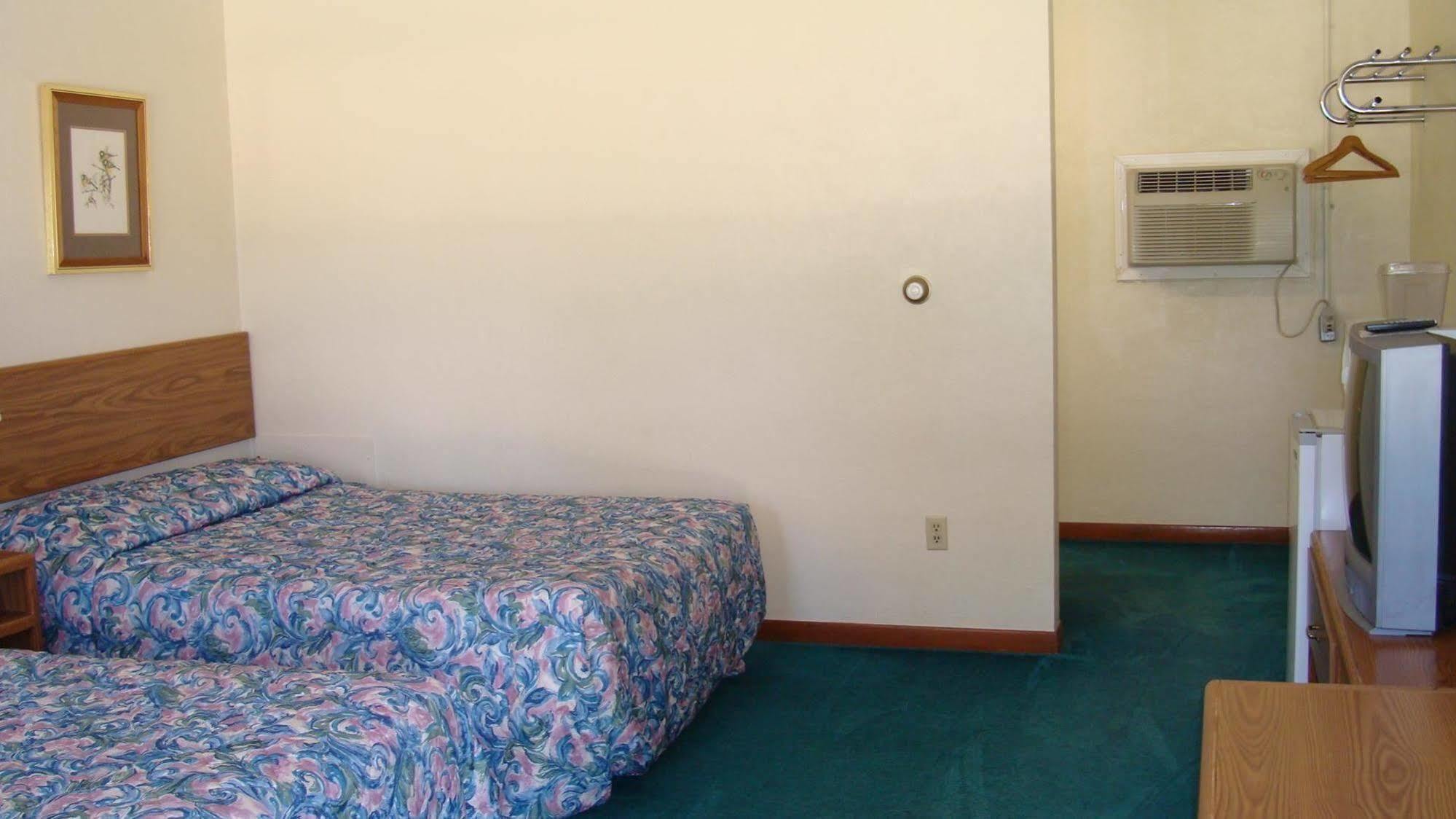 Parkview Motel أويلوين المظهر الخارجي الصورة